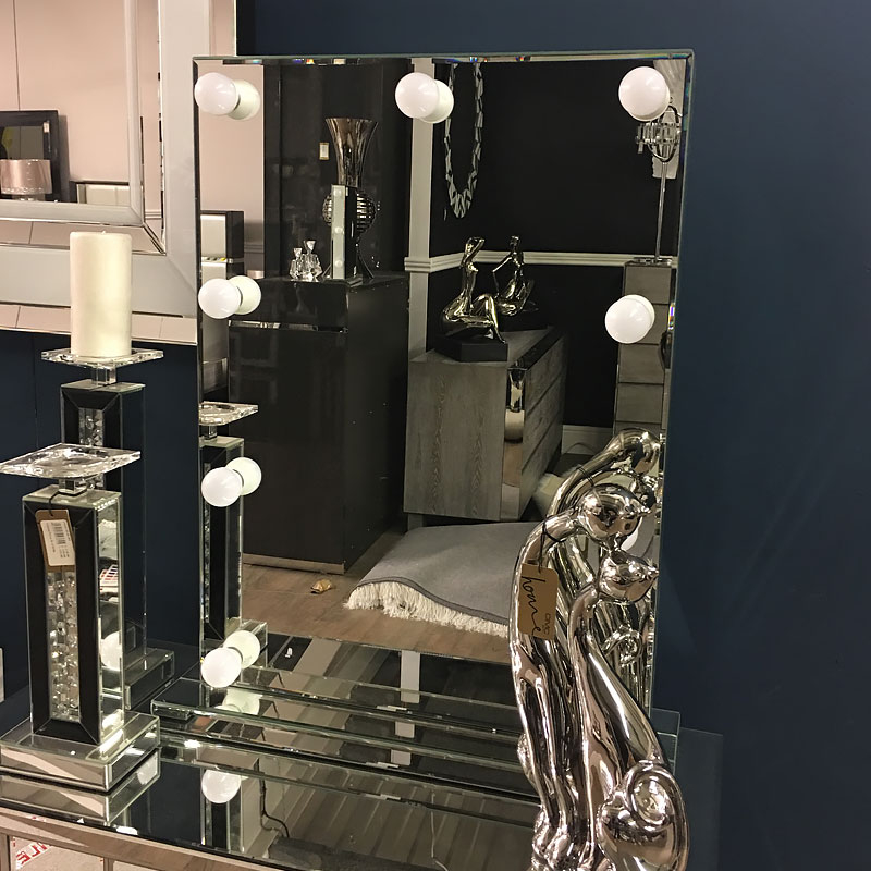 أنماط تزيين البندقية VXin WXDL-106 طقم طاولة مكياج بمرآة هوليوود فضية متألقة مع لمبات 3 ألوان