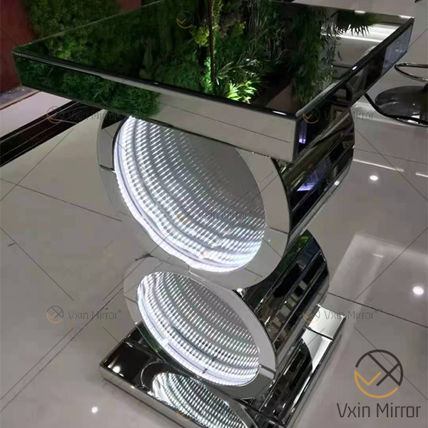 طاولة قهوة فضية LED ثلاثية الأبعاد مضاءة إنفينيتي مرآة نفق متلألئ معكوسة على شكل O طاولة جانبية طاولة WXF-290