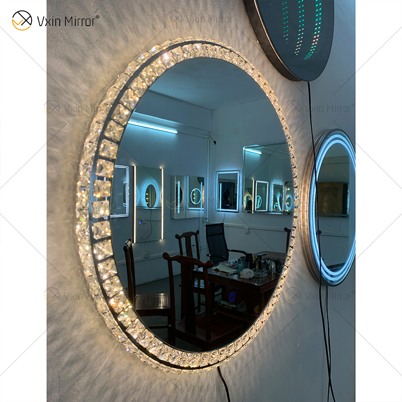 WXDL-115 LED 3 لون فاتح بإطار فضي كريستالي مقاوم للماء مزود طاقة 4 مم مرآة حماية بيئية خالية من النحاس
